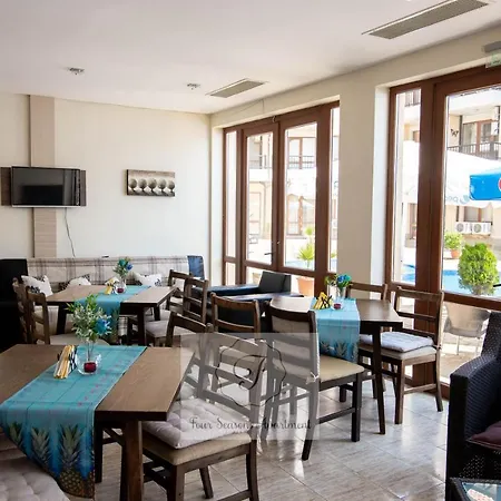 Four Seasons Two -oasis Apartment *